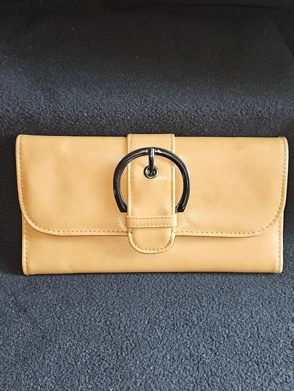 Unbranded Tan-Camel Colorn Clutch Wallet w/Black Ring Accent
